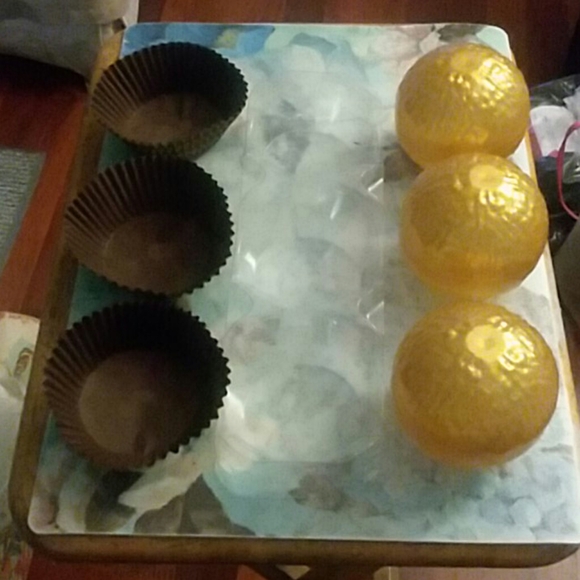 Golden Candy Balls - Picture 2 of 7
